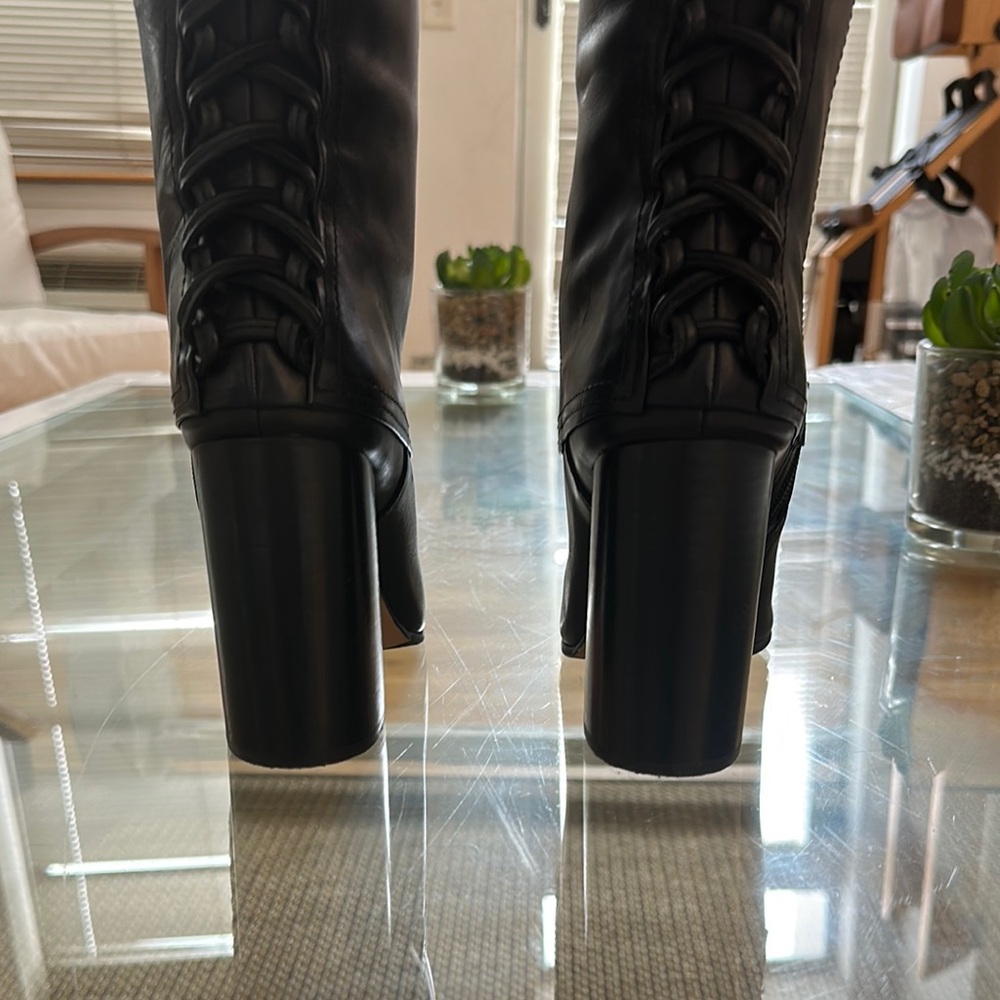Elegant Black Women's Knee-High Boots. Soft leather. Like new, kept in box. - Picture 3 of 4